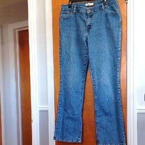Levis Relaxed Boot Cut 550 Jeans Size 16L. R-10.5"L-32".W-36". Spot Leg In Pic.